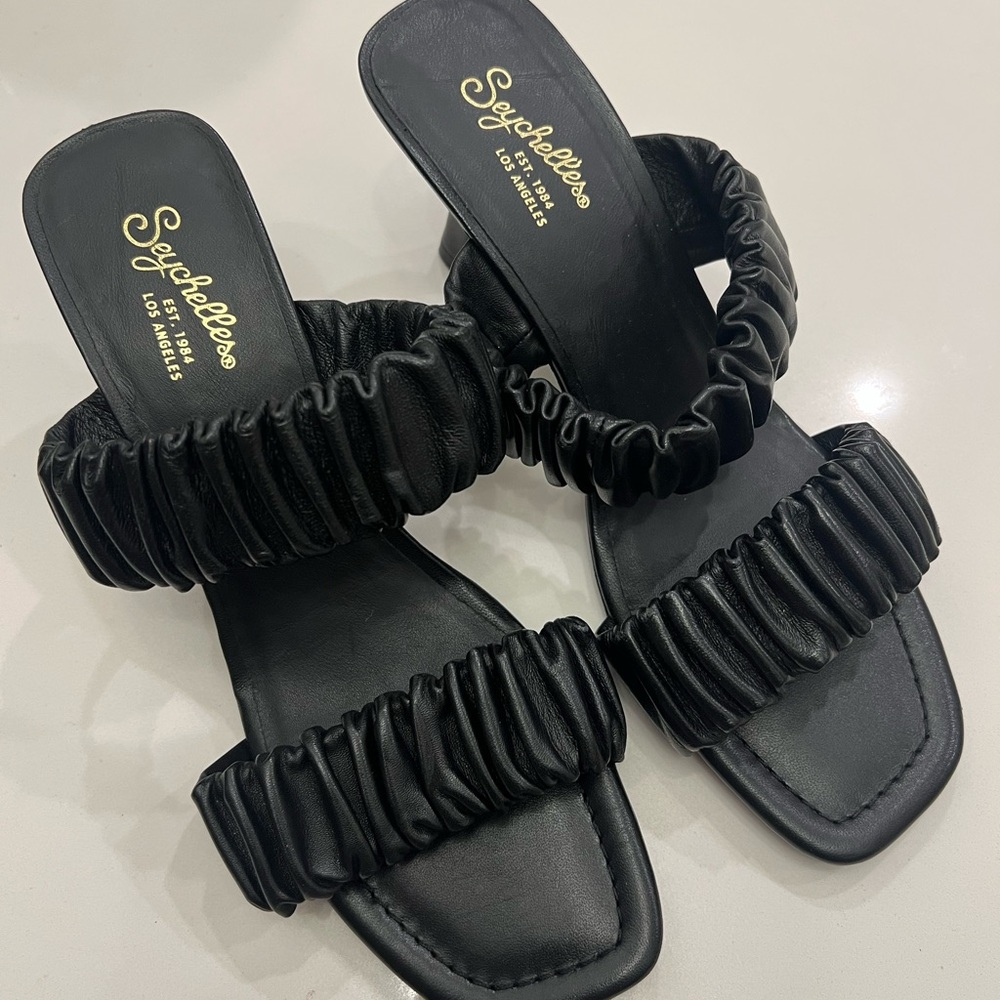 Seychelles Black Ruffled Sandals